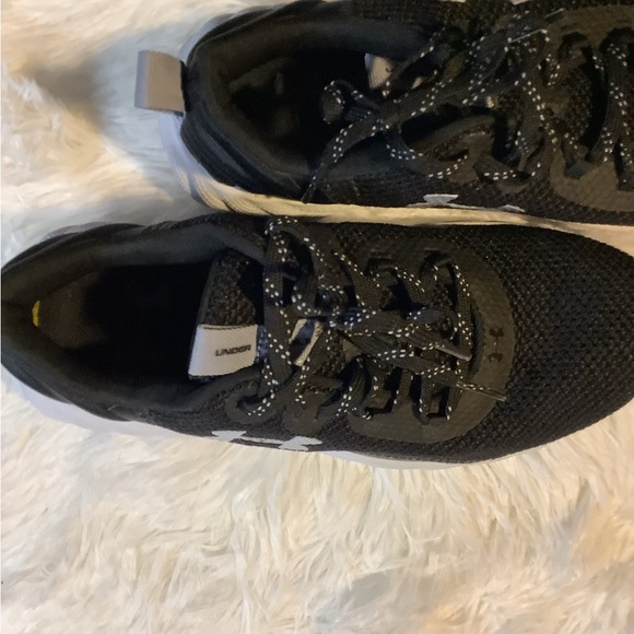 Gently worn black and silver Under Armour - Picture 3 of 7